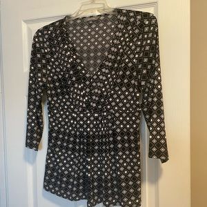 Pre owned-like new condition-daisy fuentes -LARGE-lovely design